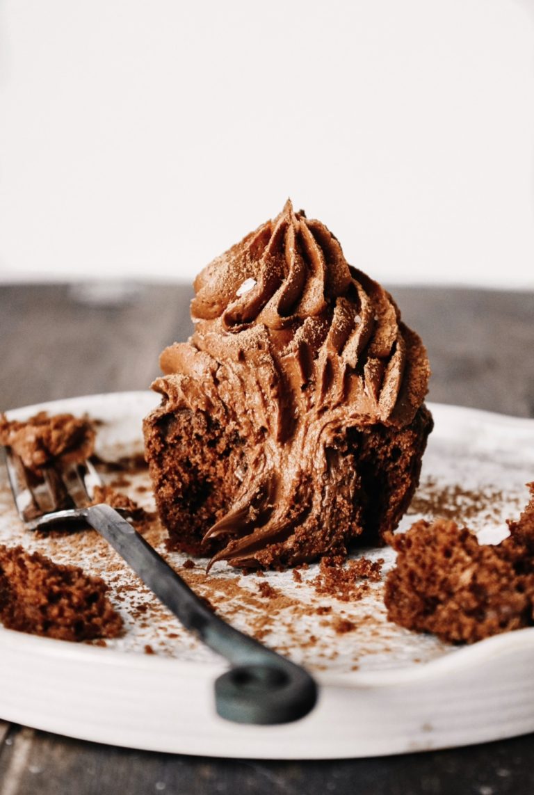 12 Perfect Chocolate Cupcakes
